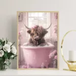 Affiche d'une vache higland dans son bain décoration murale créé par Adeline graphiste Roubaix